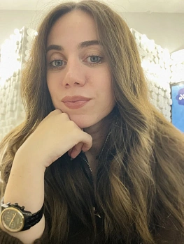 Анжела Акопян