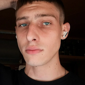 Большаков Владлен